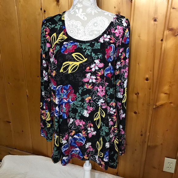 LuLaRoe Tops - Lularoe floral hi-lo shirt, size 2X